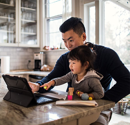 father daughter on laptop